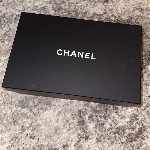 Chanel Caviar Leather Curved Classic Case in Blush - Picture 16 of 16